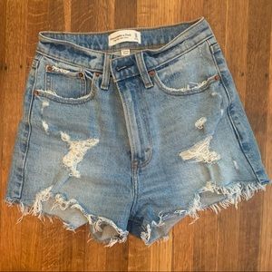 Abercrombie High Rise Mom Short 00 - like new